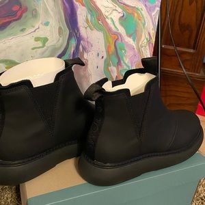 Black Toms Alpargata Mallow Chelsea Boots size 10